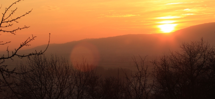 Januári naplemente a Keszthelyi-hegység felett